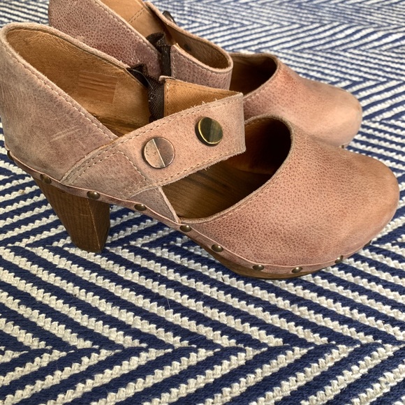sanitas sandals